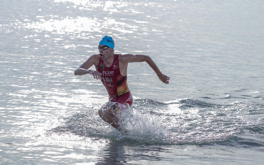Arcadi Sala y Lucía Gracia dominan un Ibiza Sprint Triathlon de récord