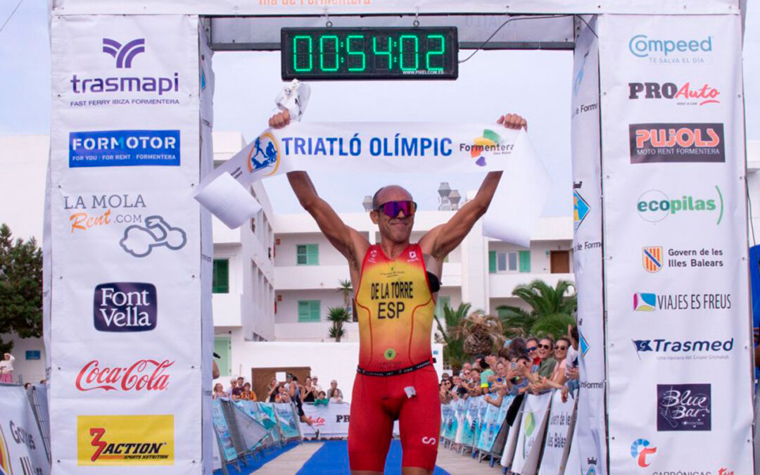 De la Torre y Casals se imponen en el Triatló de Formentera marcado por el mal tiempo